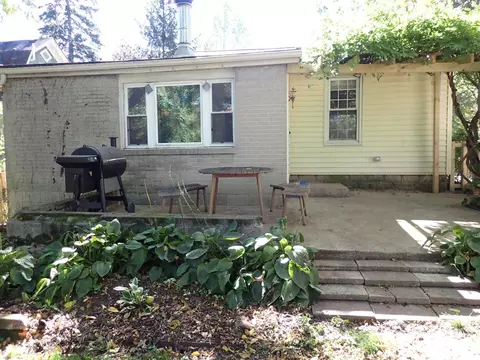 Exterior - 94 Sharon Rd, Glendale, OH 45246 photo 4 of 11