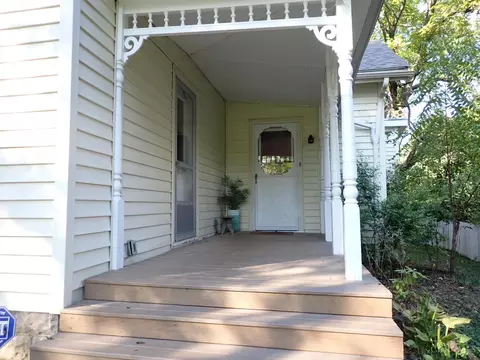 Exterior - 94 Sharon Rd, Glendale, OH 45246 photo 2 of 11