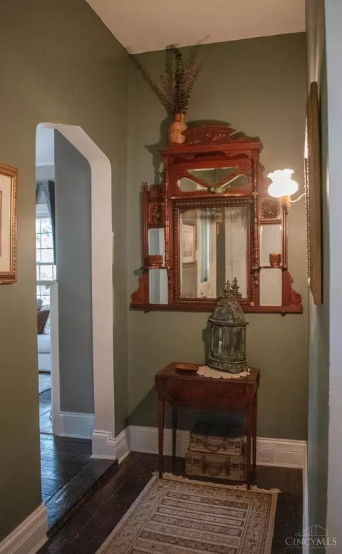 Entry Way - 94 Sharon Rd, Glendale, OH 45246 photo 1 of 3