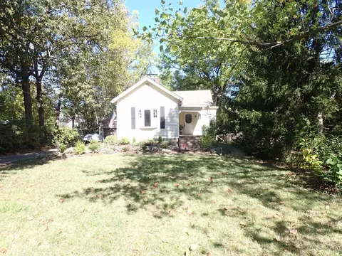 Exterior - 94 Sharon Rd, Glendale, OH 45246 photo 10 of 11