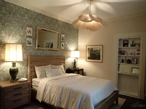 Bedroom - 94 Sharon Rd, Glendale, OH 45246 photo 1 of 3