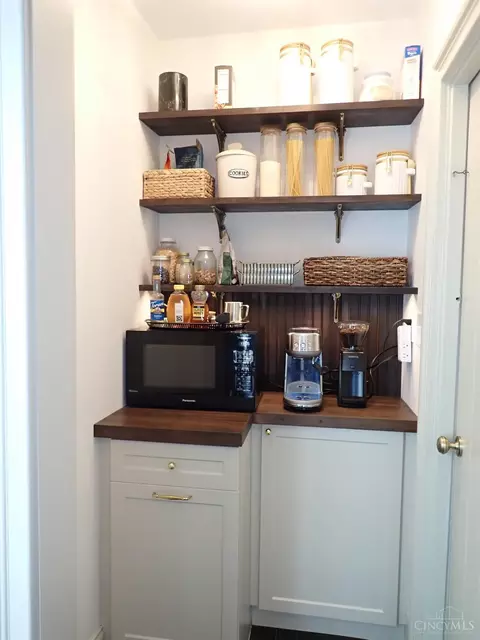 Kitchen - 94 Sharon Rd, Glendale, OH 45246 photo 2 of 4