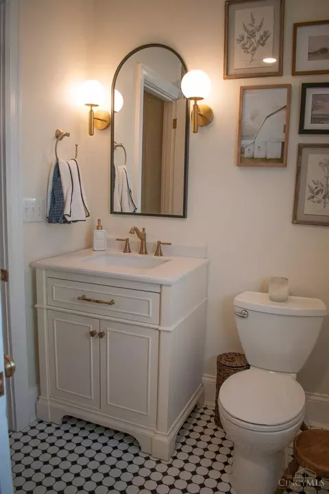 Bath - 94 Sharon Rd, Glendale, OH 45246 photo 1 of 1