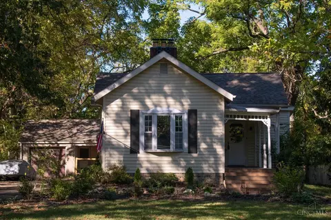 94 Sharon Rd, Glendale, OH 45246