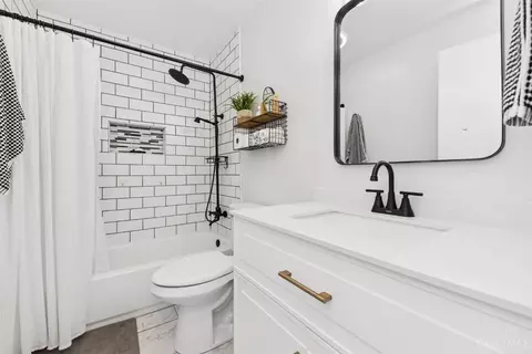 Bath - 4279 Larma Ln, Cincinnati, OH 45245 photo 1 of 2