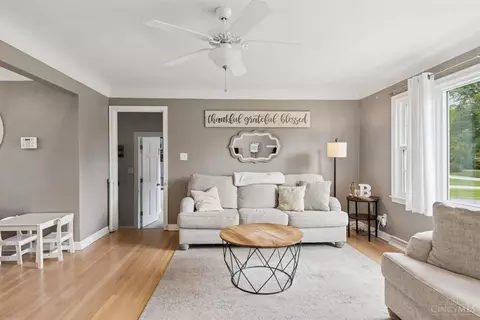 Living - 4279 Larma Ln, Cincinnati, OH 45245 photo 3 of 4