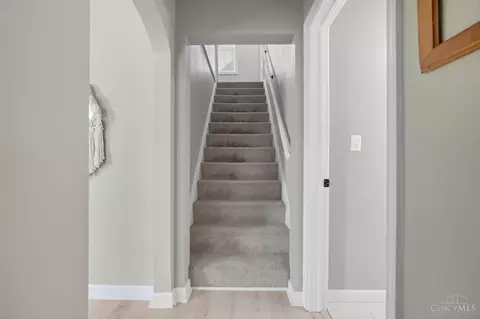 Entry Way - 2526 Bremont Ave, Golf Manor, OH 45237 photo 5 of 8