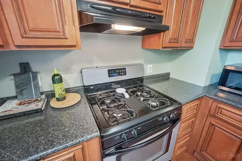 Kitchen - 2526 Bremont Ave, Golf Manor, OH 45237 photo 8 of 8