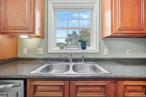 Kitchen - 2526 Bremont Ave, Golf Manor, OH 45237 photo 5 of 8