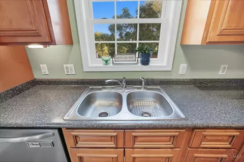 Kitchen - 2526 Bremont Ave, Golf Manor, OH 45237 photo 6 of 8