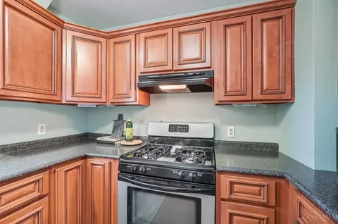 Kitchen - 2526 Bremont Ave, Golf Manor, OH 45237 photo 4 of 8