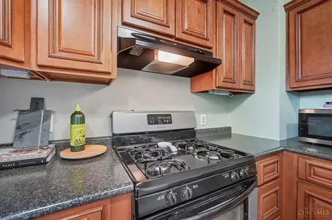 Kitchen - 2526 Bremont Ave, Golf Manor, OH 45237 photo 7 of 8