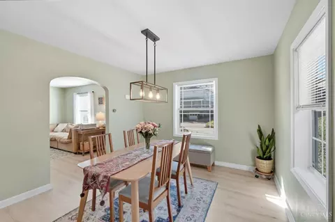 Dining - 2526 Bremont Ave, Golf Manor, OH 45237 photo 3 of 4