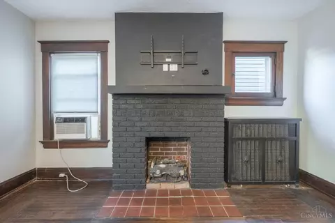 Living - 2317 Muriel Ct, Cincinnati, OH 45219 photo 2 of 6