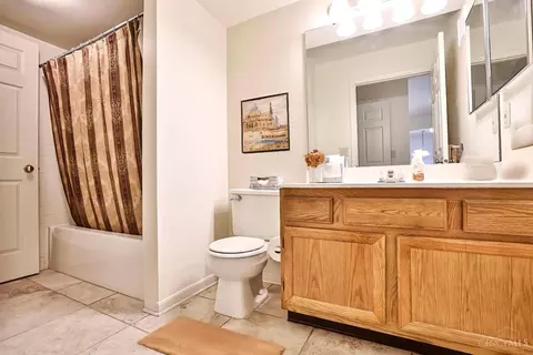 Bath - 3986 Maplefield Ct, Cincinnati, OH 45255 photo 2 of 2