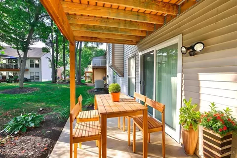 Exterior - 3986 Maplefield Ct, Cincinnati, OH 45255 photo 5 of 18