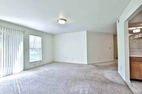 Living - 3986 Maplefield Ct, Cincinnati, OH 45255 photo 4 of 6