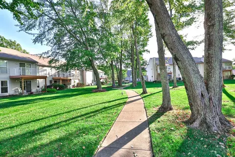 Exterior - 3986 Maplefield Ct, Cincinnati, OH 45255 photo 16 of 18