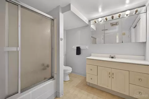 Bath - 1763 Springdale Rd, Cincinnati, OH 45231 photo 2 of 2