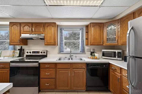 Kitchen - 1763 Springdale Rd, Cincinnati, OH 45231 photo 2 of 2