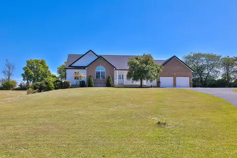 62 Kings Ct, New Vienna, OH 45159
