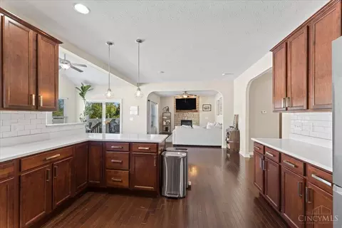 Entry Way - 2014 Faith St, Cincinnati, OH 45237 photo 3 of 8