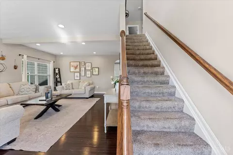 Entry Way - 2014 Faith St, Cincinnati, OH 45237 photo 5 of 8