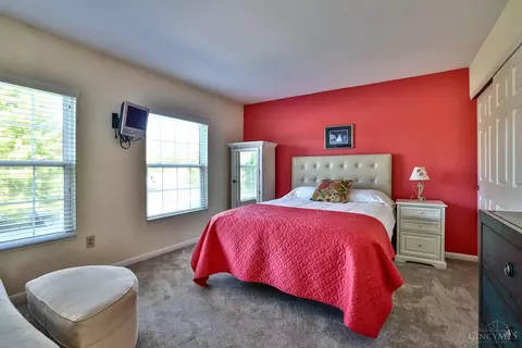 Bedroom - 3810 Arbor Ln, Cincinnati, OH 45255 photo 5 of 6