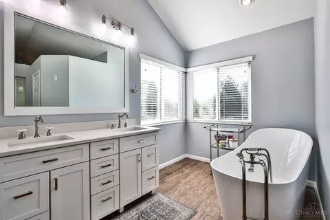 Bath - 3810 Arbor Ln, Cincinnati, OH 45255 photo 2 of 6