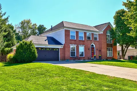 Exterior - 3810 Arbor Ln, Cincinnati, OH 45255 photo 2 of 18