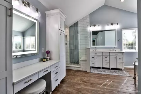 Bath - 3810 Arbor Ln, Cincinnati, OH 45255 photo 1 of 6