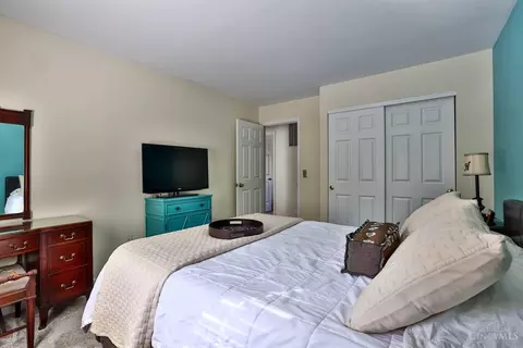 Bedroom - 3810 Arbor Ln, Cincinnati, OH 45255 photo 4 of 6