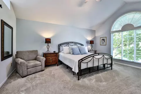 Bedroom - 3810 Arbor Ln, Cincinnati, OH 45255 photo 1 of 6