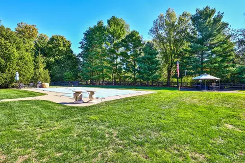Exterior - 3810 Arbor Ln, Cincinnati, OH 45255 photo 7 of 18