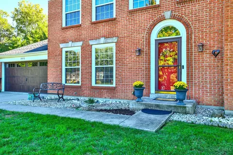 Exterior - 3810 Arbor Ln, Cincinnati, OH 45255 photo 3 of 18