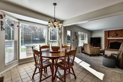 Dining - 3810 Arbor Ln, Cincinnati, OH 45255 photo 4 of 4