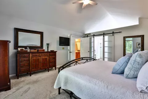 Bedroom - 3810 Arbor Ln, Cincinnati, OH 45255 photo 2 of 6