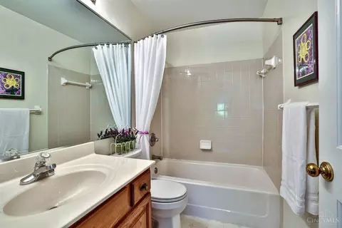 Bath - 3810 Arbor Ln, Cincinnati, OH 45255 photo 6 of 6