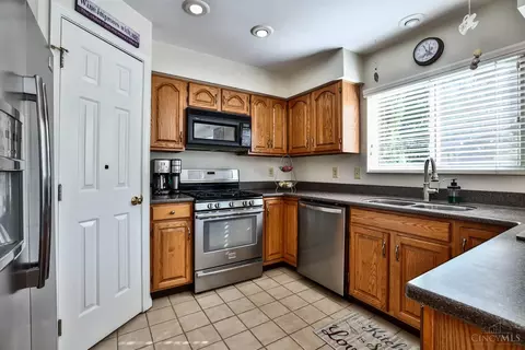 Kitchen - 3810 Arbor Ln, Cincinnati, OH 45255 photo 1 of 2