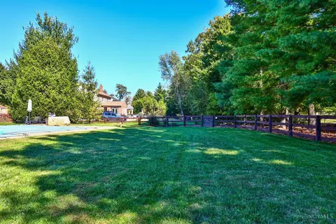Exterior - 3810 Arbor Ln, Cincinnati, OH 45255 photo 6 of 18