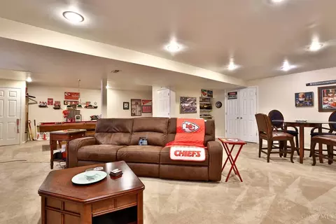 Living - 3810 Arbor Ln, Cincinnati, OH 45255 photo 4 of 4