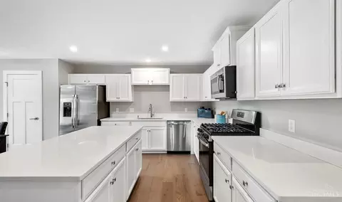 Kitchen - 1248 Cavanaugh Ln, Harrison, OH 45030 photo 11 of 12