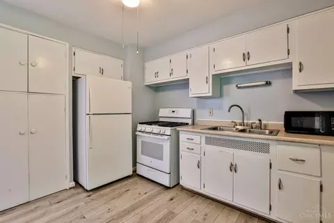 Kitchen - 8609 Wicklow Ave, Cincinnati, OH 45236 photo 2 of 2