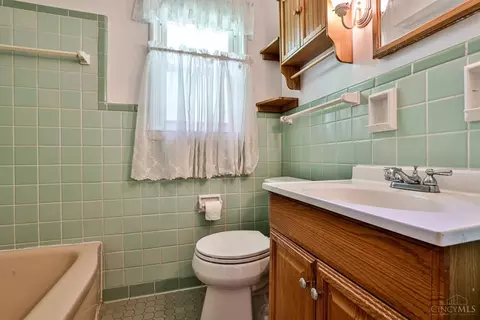 Bath - 8609 Wicklow Ave, Cincinnati, OH 45236 photo 2 of 2