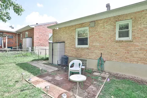 Exterior - 8609 Wicklow Ave, Cincinnati, OH 45236 photo 5 of 11