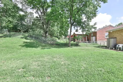 Exterior - 8609 Wicklow Ave, Cincinnati, OH 45236 photo 7 of 11