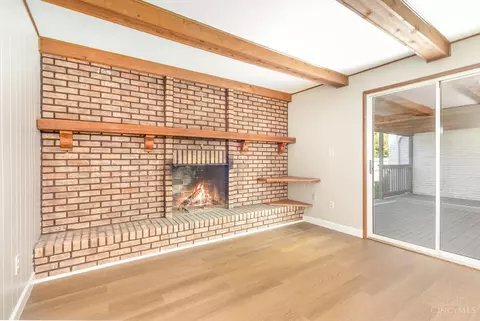 Living - 1139 Glenna Dr, Cincinnati, OH 45238 photo 6 of 7