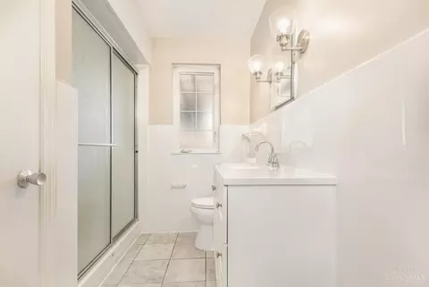 Bath - 1139 Glenna Dr, Cincinnati, OH 45238 photo 1 of 1