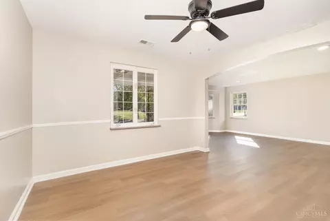 Living - 1139 Glenna Dr, Cincinnati, OH 45238 photo 4 of 7