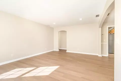 Living - 1139 Glenna Dr, Cincinnati, OH 45238 photo 7 of 7
